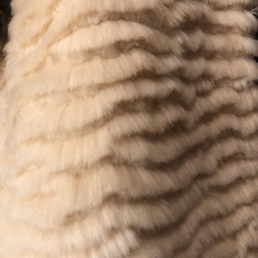 🔥 Halston Faux Fur Jacket🔥 - Picture 4 of 4